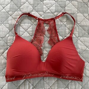 Victoria Secret Wireless CrissCross Bra